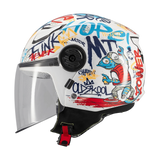 Casque jet enfant MT Lite Crew de profil, graphisme graffiti coloré et visière relevée