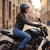 Motarde à moto en jean moto femme Asfalt, blouson, gants et casque