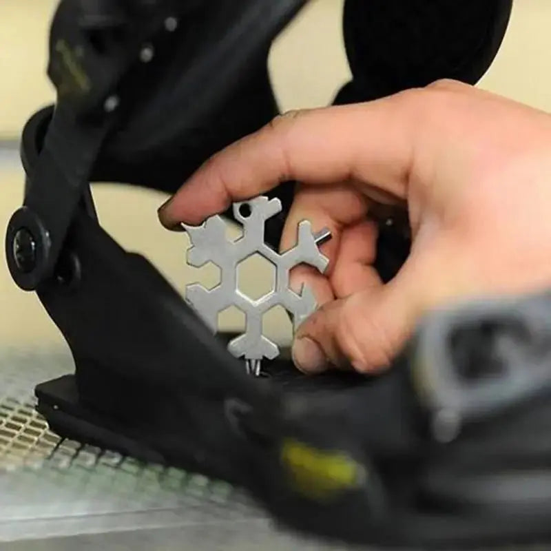 Clé flocon 18 outils en 1 - Le Pratique du Motard