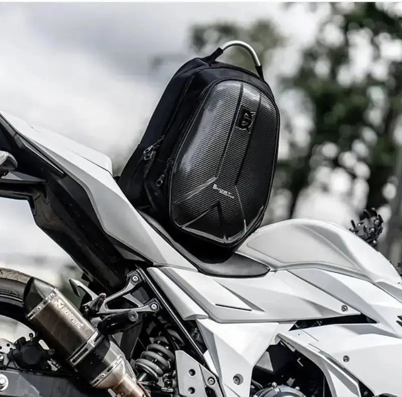 Sac a dos moto Carbone XGP-V2 - Le Pratique du Motard
