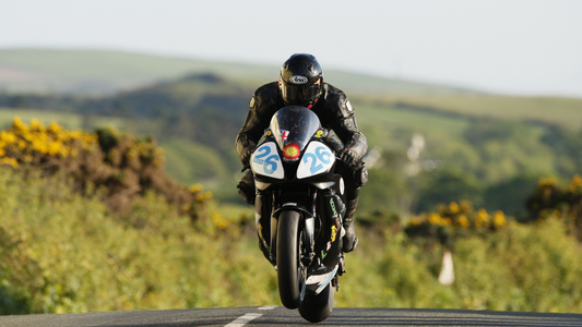 Meilleurs vêtements chauffants moto : le guide complet pour rester sec sous la flotte