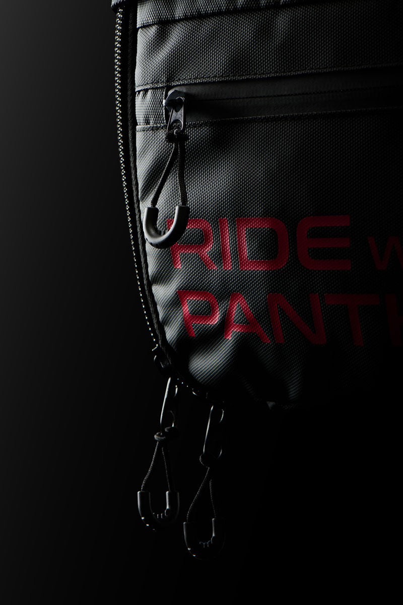 Sac à Dos Moto 32 L Housse de Pluie — Noir-Blanc-Rouge, vue detail 3