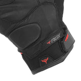 Gants moto hiver Detroit Noir/Rouge — gros plan du bas de la paume et de la patte du poignet
