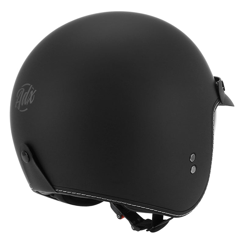 Casque jet ADX AJ400 Noir Mat — vue trois-quarts arrière, côté droit