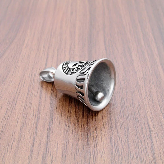 Détail gravure cloche porte-bonheur moto style Harley