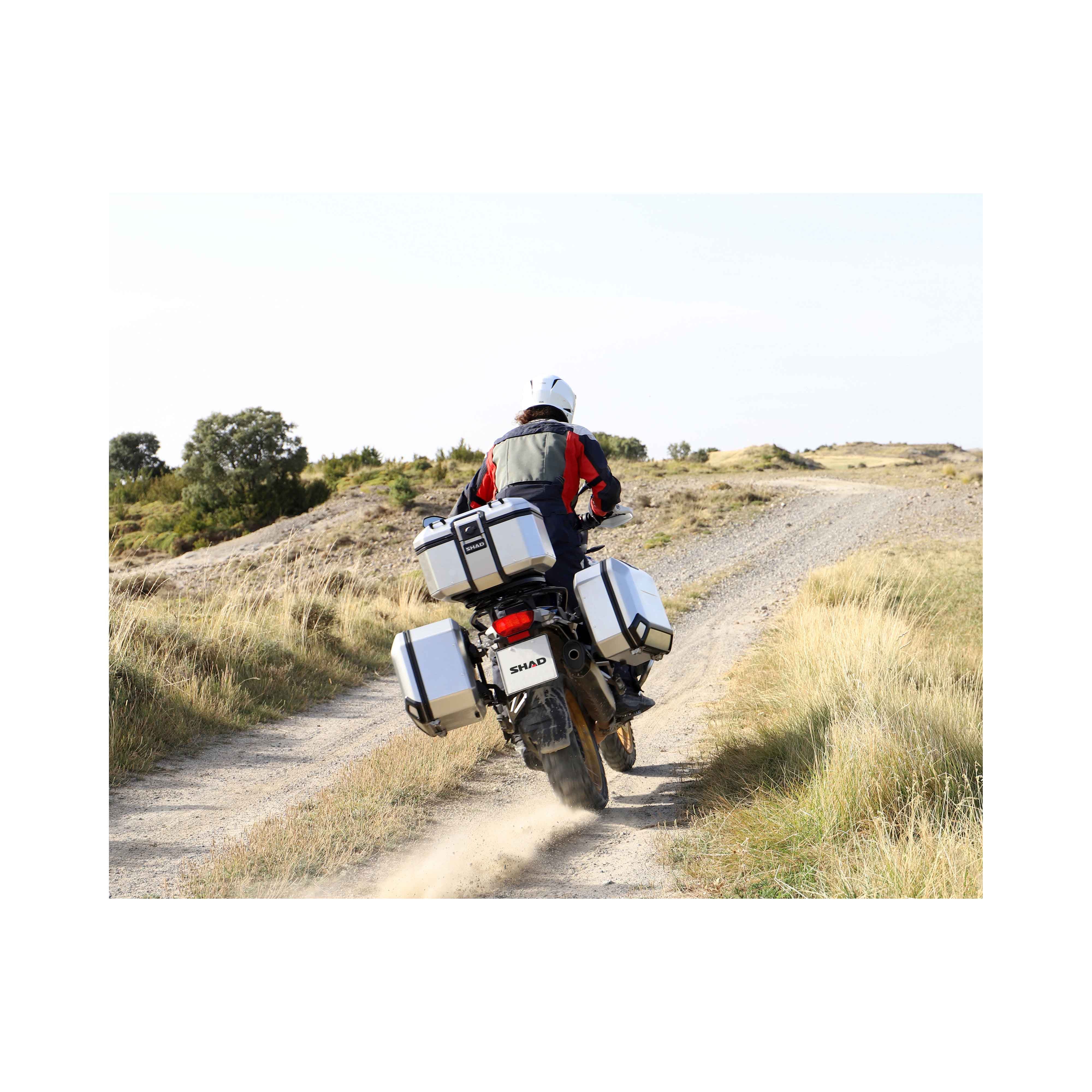 Top Case SHAD TR48 Terra — Top Case Adventure Aluminium 48L - LE PRATIQUE DU MOTARD