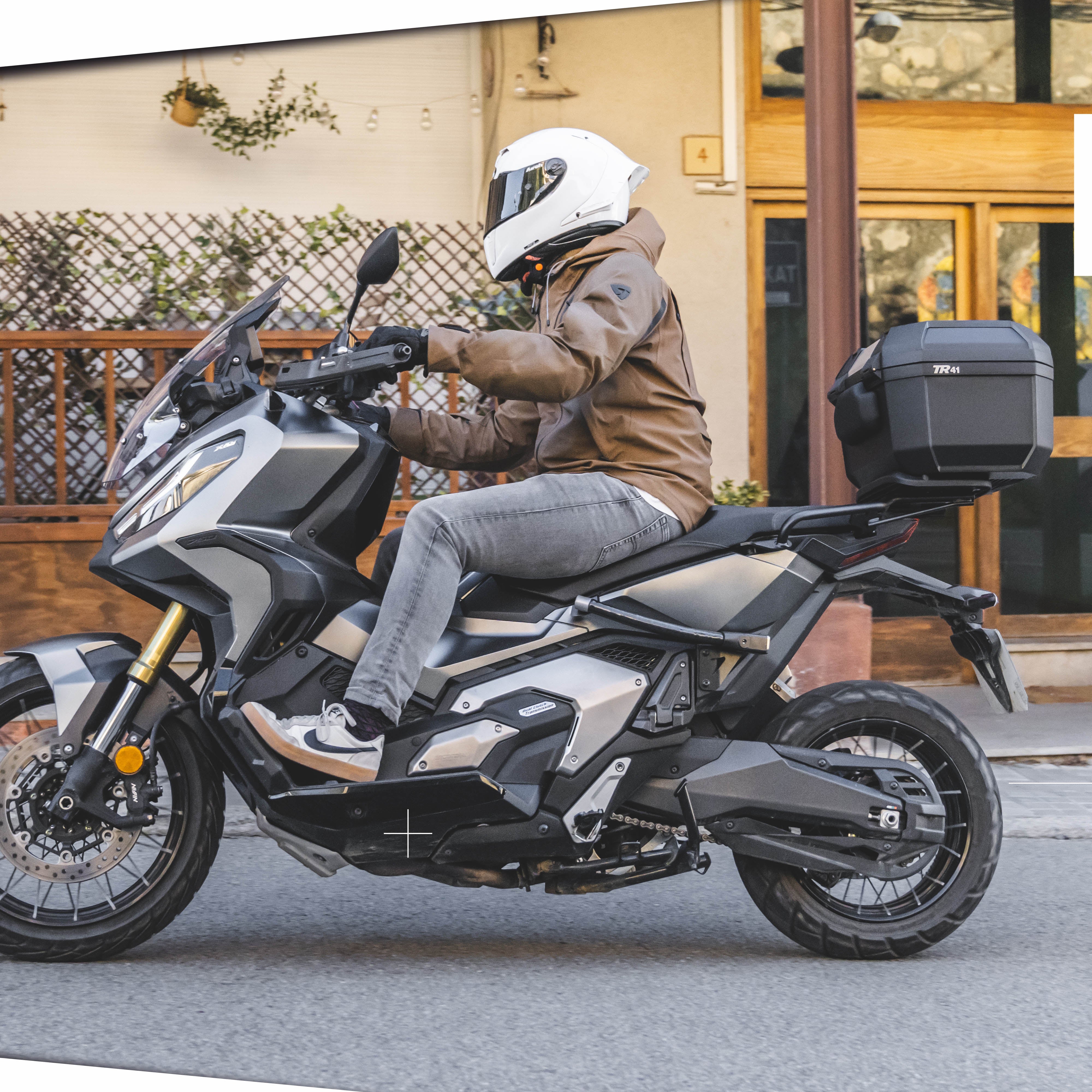 Top Case SHAD TR41 Terra — Top Case Adventure Aluminium 41L - LE PRATIQUE DU MOTARD