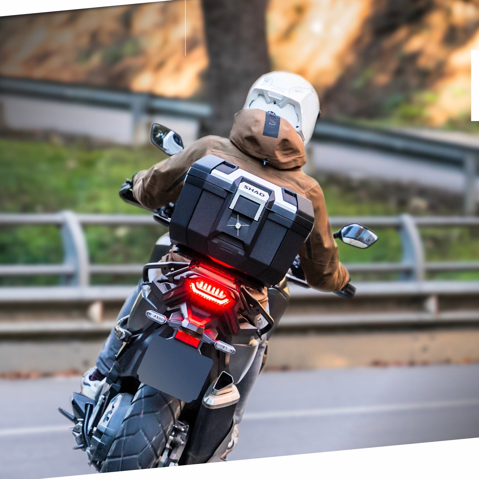 Top Case SHAD TR41 Terra Aluminium — Top Case Adventure Alu Poli 41L - LE PRATIQUE DU MOTARD