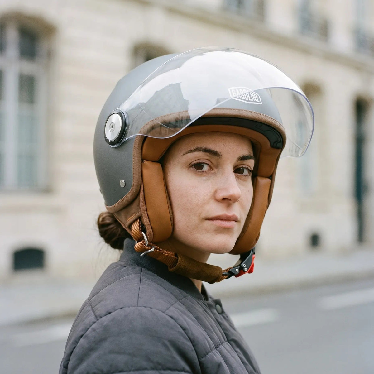 Casque Jet Moto Léger 950 g Homologué ECE 22.06 | GASOLINE S100 Octane Titane Mat — L’allure