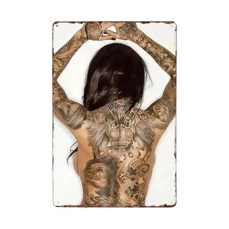 Plaque Métallique Femme tatouée - Le Pratique du Motard
