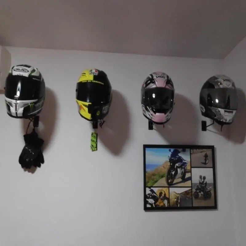 Support de casque et d'équipement pour moto