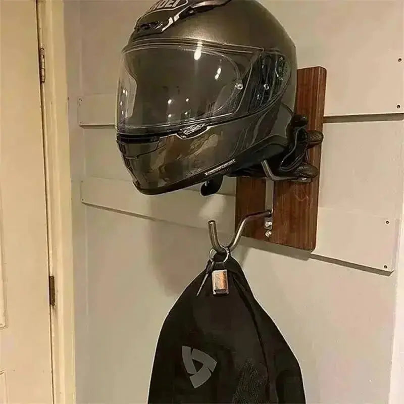 Stocké facilement votre équipement de motard avec le porte casque